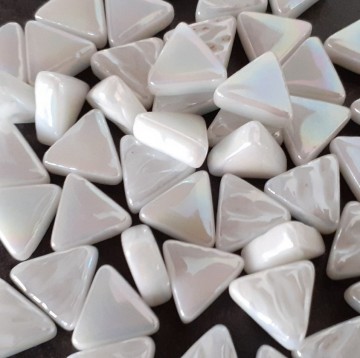 Mini triangel wit parelmoer 1